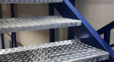 Рифленый лист - производство и преимущества. Лестницы из рифлёного листа.
