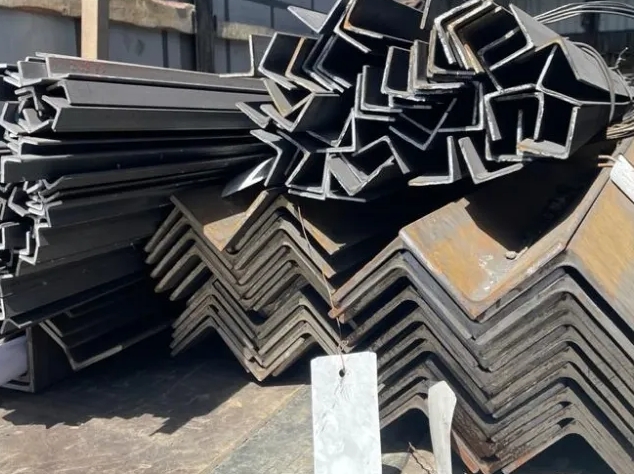 Как сделать полки из металлического уголка своими руками?