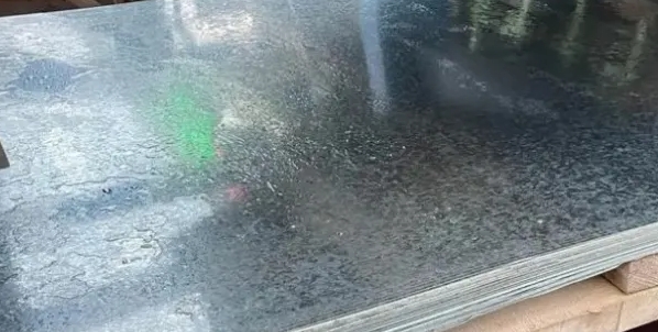 Лист металла толщиной 0.7 мм