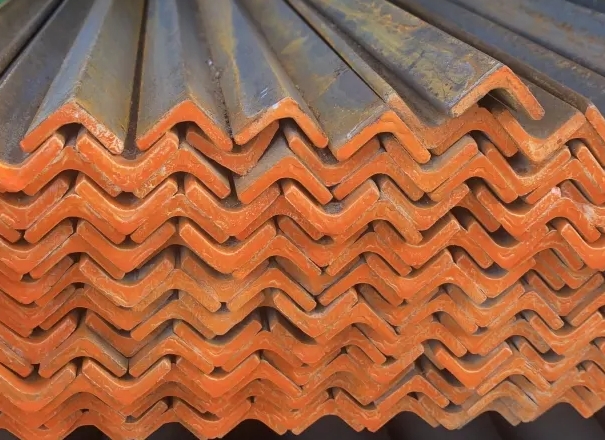 Уголок металлический в Дмитрове